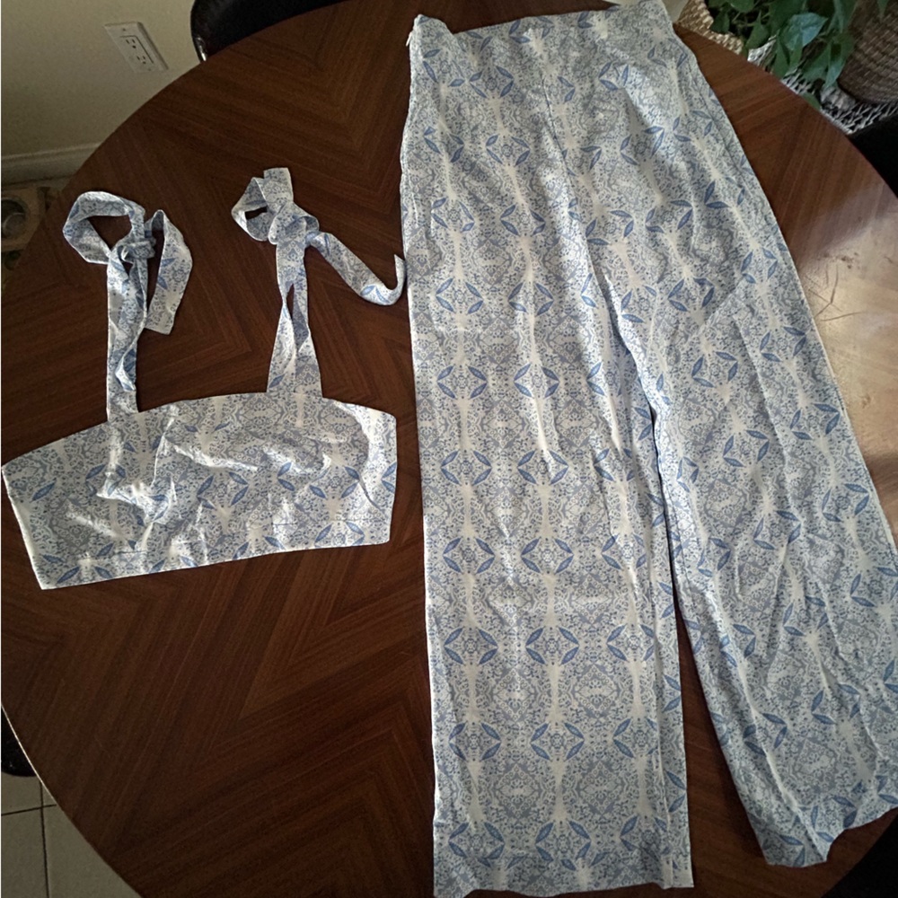 Blue and White Patterned set - Picture 3 of 7